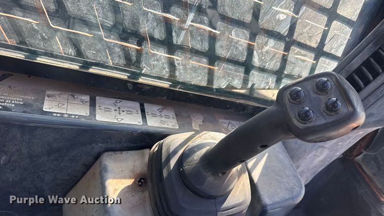 image for item ET1570 2014 John Deere 320E skid steer loader