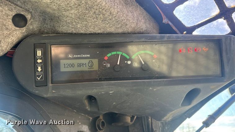 image for item ET1570 2014 John Deere 320E skid steer loader