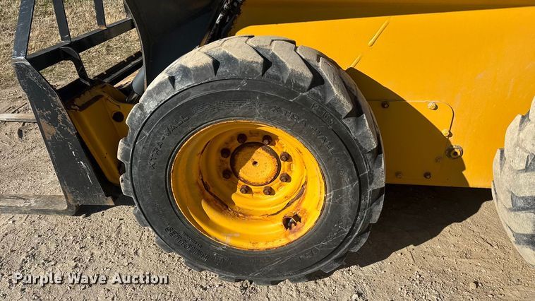 image for item ET1570 2014 John Deere 320E skid steer loader