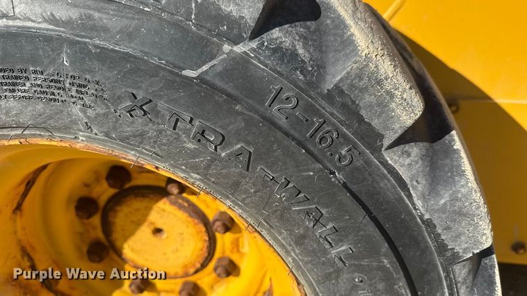 image for item ET1570 2014 John Deere 320E skid steer loader