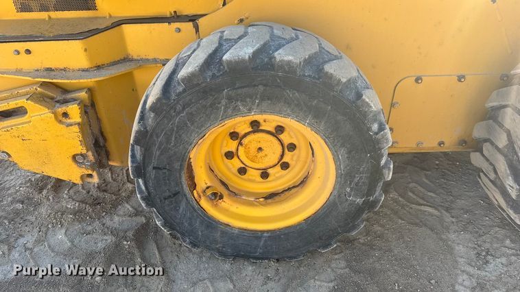 image for item ET1570 2014 John Deere 320E skid steer loader