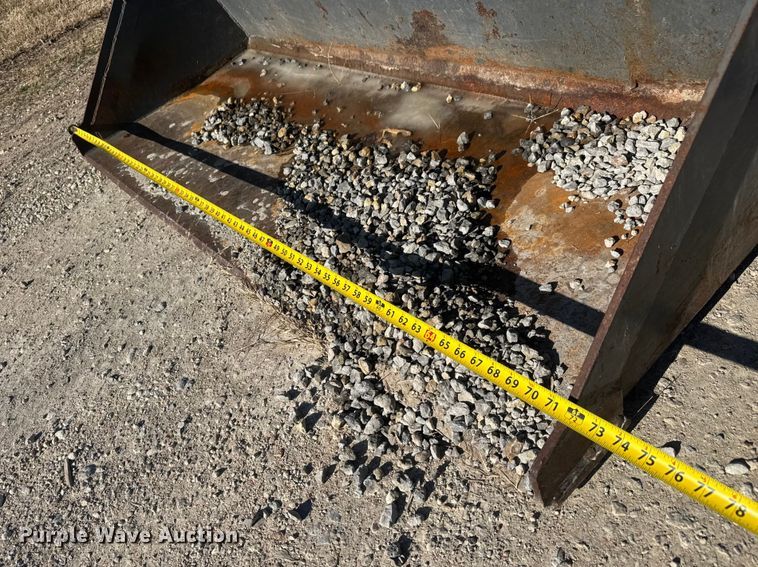 image for item ET1570 2014 John Deere 320E skid steer loader