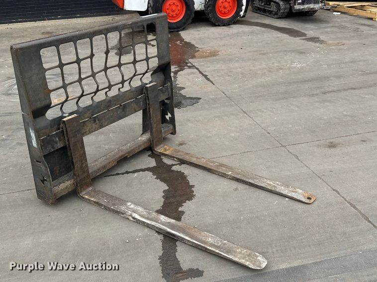 image for item ET1619 Bobcat skid steer forks