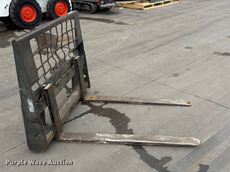 image for item ET1619 Bobcat skid steer forks