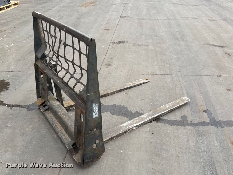 image for item ET1619 Bobcat skid steer forks