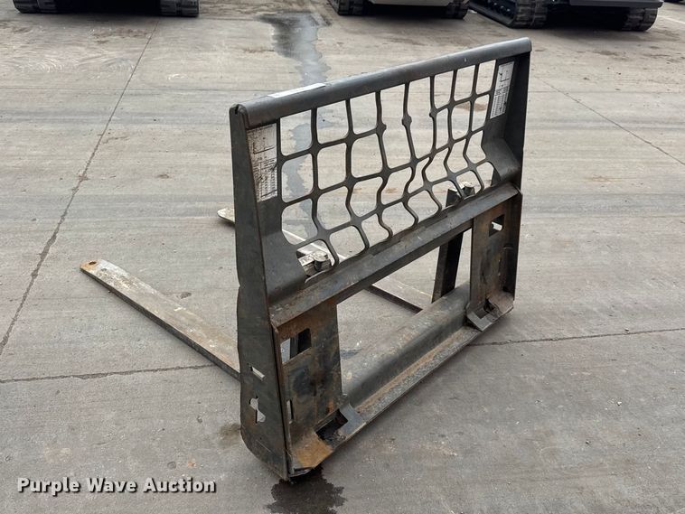 image for item ET1619 Bobcat skid steer forks