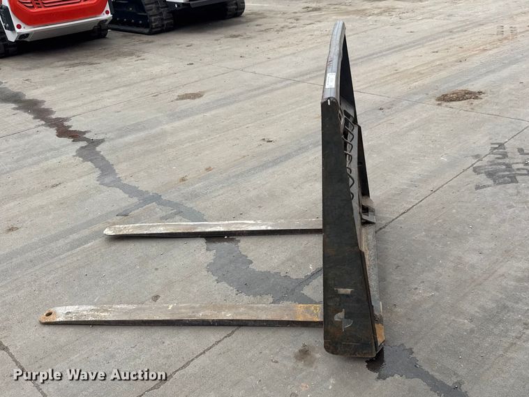 image for item ET1619 Bobcat skid steer forks