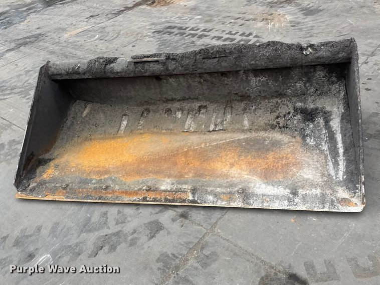 image for item ET1627 Bobcat skid steer bucket