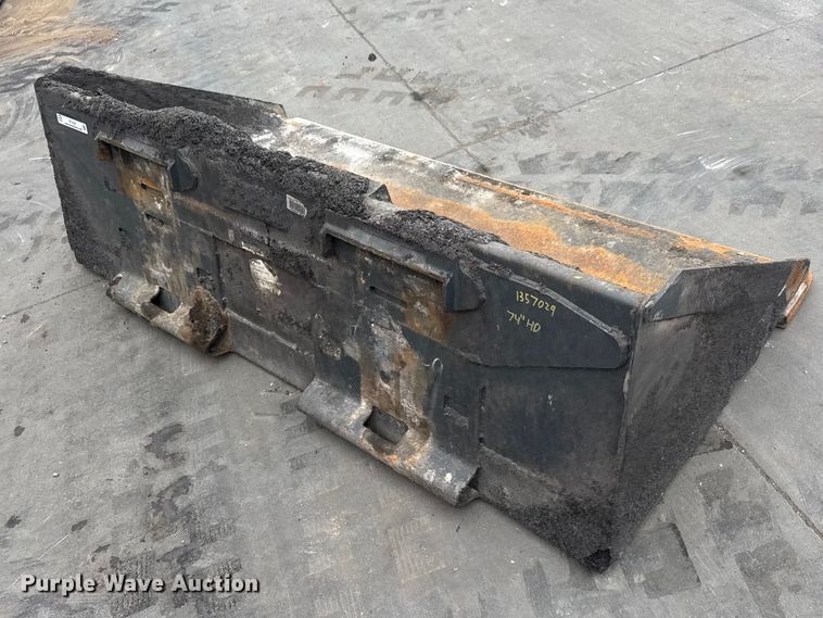 image for item ET1627 Bobcat skid steer bucket