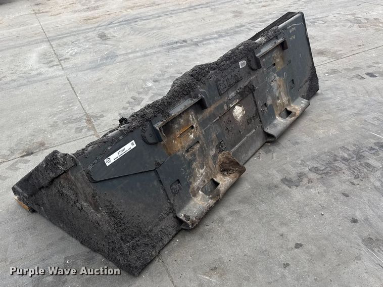 image for item ET1627 Bobcat skid steer bucket