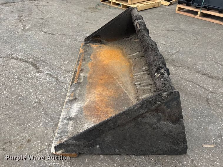 image for item ET1627 Bobcat skid steer bucket