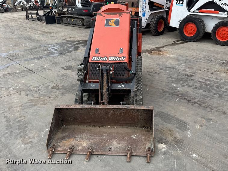image for item ET1629 2020 Ditch Witch SK800 compact utility loader