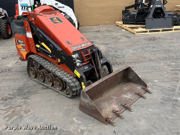 image for item ET1629 2020 Ditch Witch SK800 compact utility loader