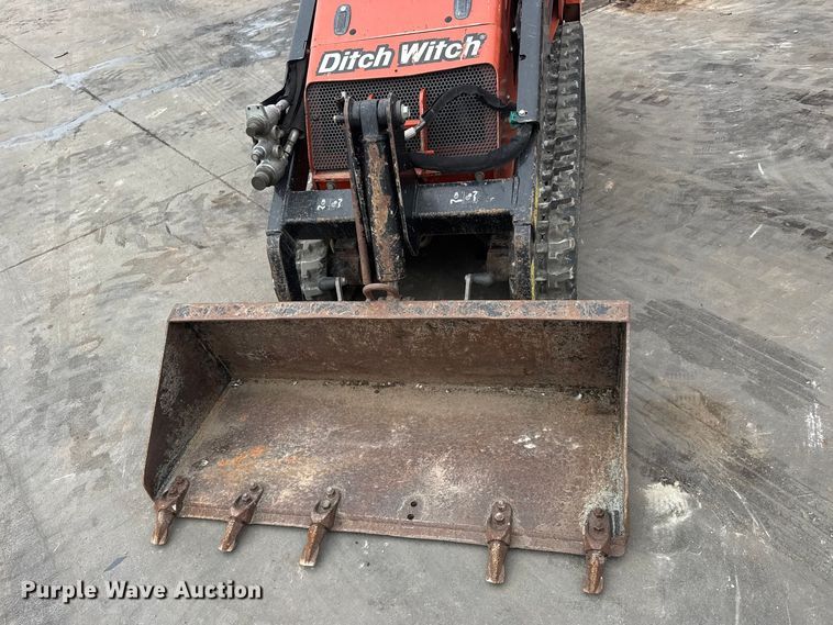 image for item ET1629 2020 Ditch Witch SK800 compact utility loader