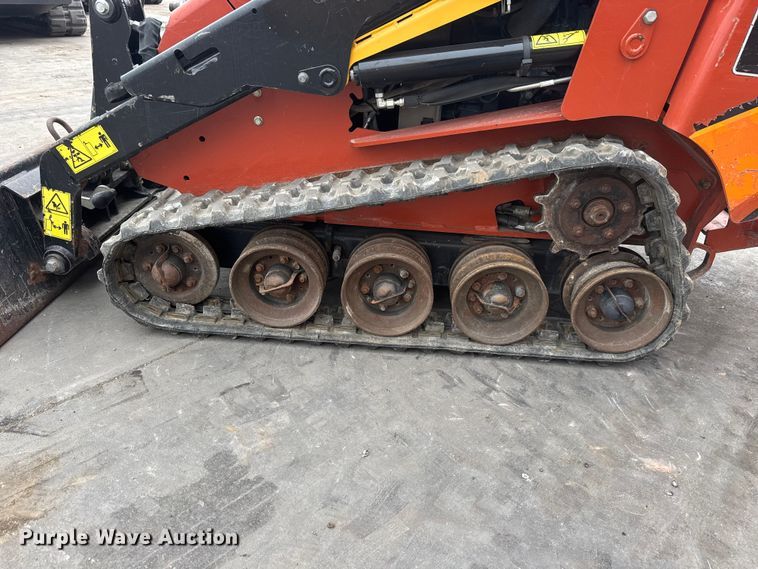 image for item ET1629 2020 Ditch Witch SK800 compact utility loader