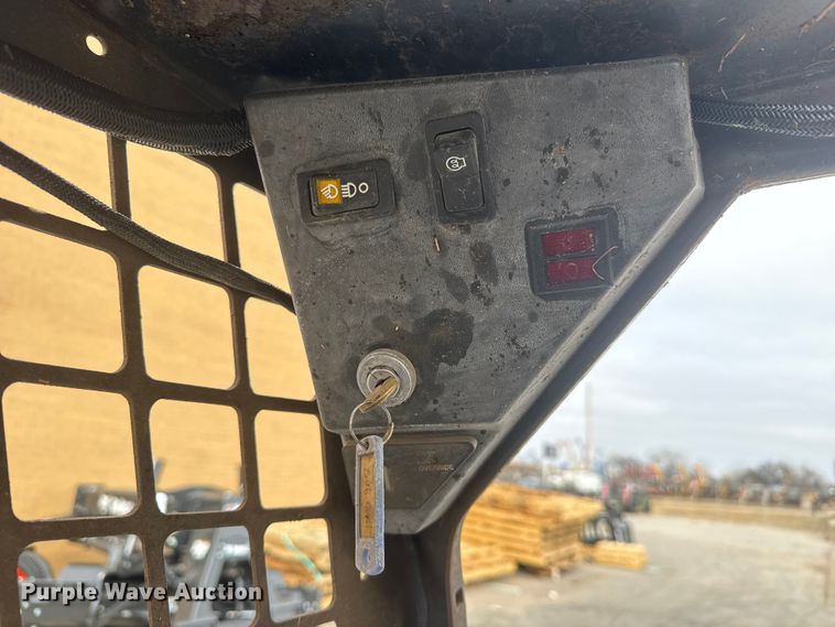 image for item ET1631 1996 Bobcat 763 skid steer loader