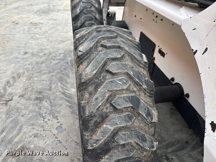 image for item ET1631 1996 Bobcat 763 skid steer loader