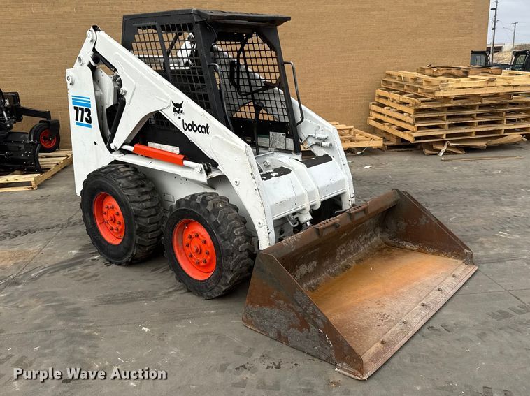 image for item ET1632 1997 Bobcat 773 skid steer loader
