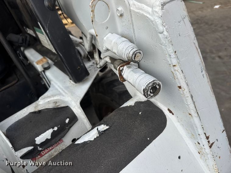 image for item ET1632 1997 Bobcat 773 skid steer loader