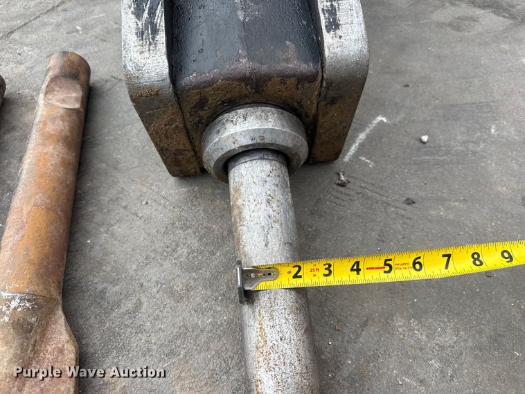 image for item ET1633 Caterpillar H63 skid steer breaker