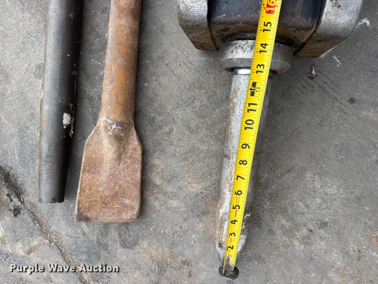 image for item ET1633 Caterpillar H63 skid steer breaker