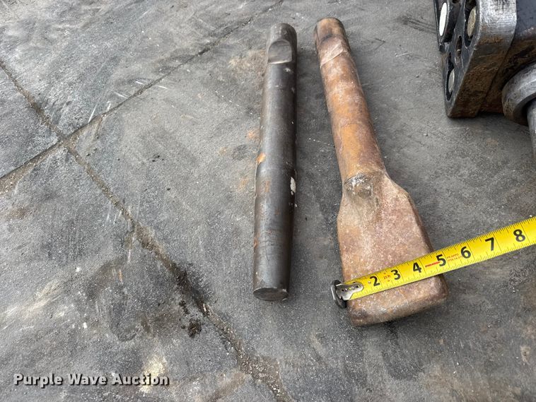 image for item ET1633 Caterpillar H63 skid steer breaker