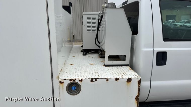 image for item ET1640 2013 Ford F550 utility / service truck