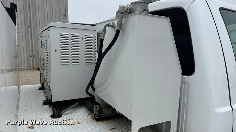 image for item ET1640 2013 Ford F550 utility / service truck