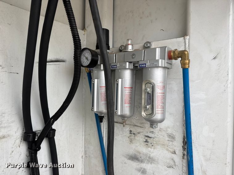 image for item ET1640 2013 Ford F550 utility / service truck