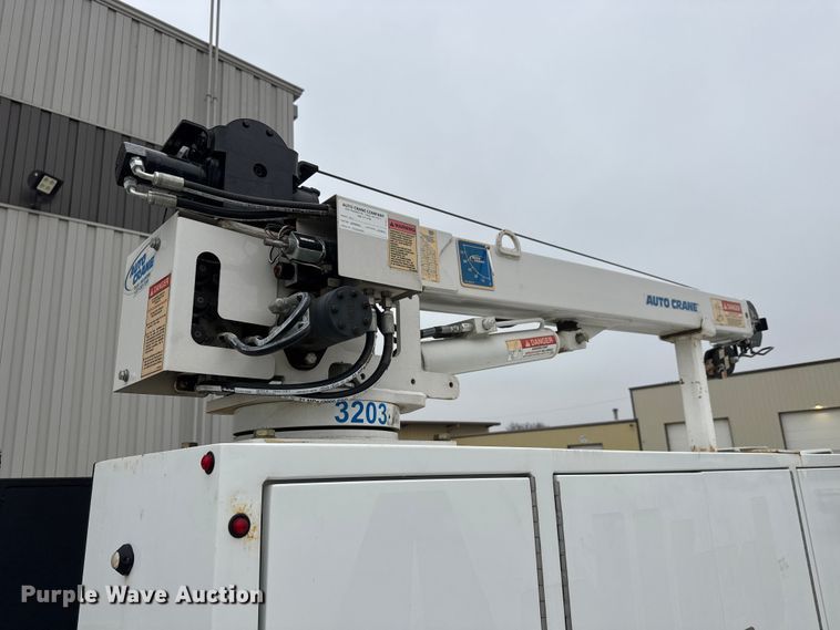 image for item ET1640 2013 Ford F550 utility / service truck