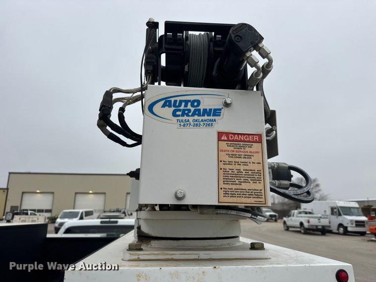 image for item ET1640 2013 Ford F550 utility / service truck