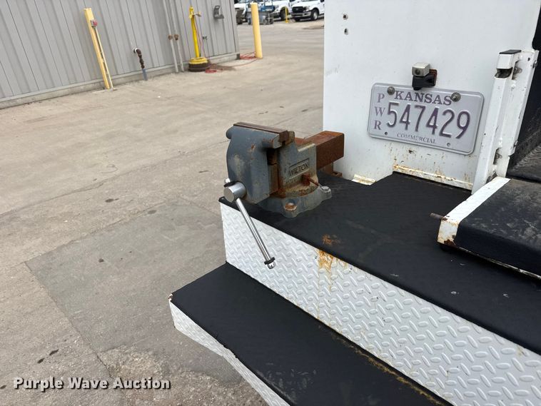 image for item ET1640 2013 Ford F550 utility / service truck