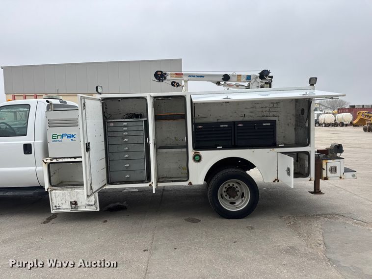 image for item ET1640 2013 Ford F550 utility / service truck