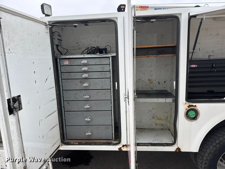 image for item ET1640 2013 Ford F550 utility / service truck