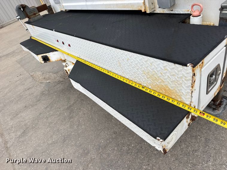 image for item ET1640 2013 Ford F550 utility / service truck