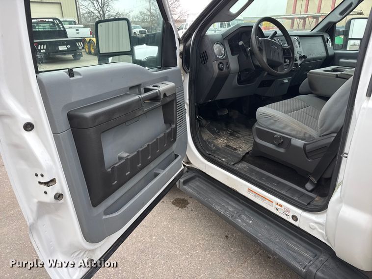 image for item ET1640 2013 Ford F550 utility / service truck