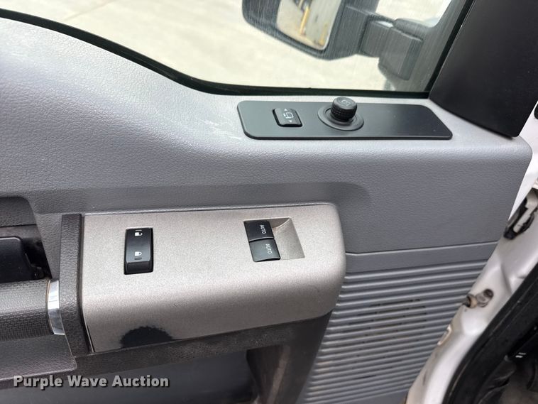 image for item ET1640 2013 Ford F550 utility / service truck