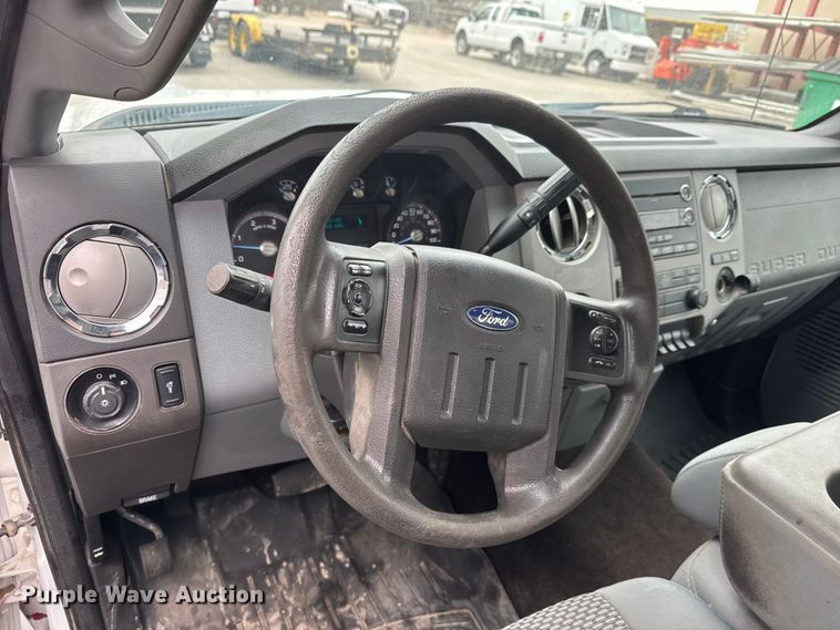 image for item ET1640 2013 Ford F550 utility / service truck