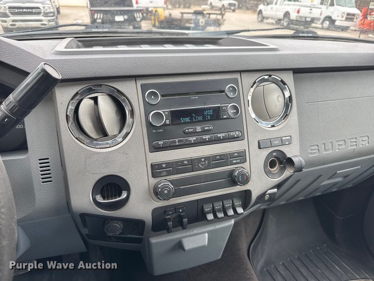 image for item ET1640 2013 Ford F550 utility / service truck