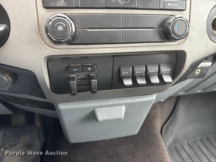 image for item ET1640 2013 Ford F550 utility / service truck