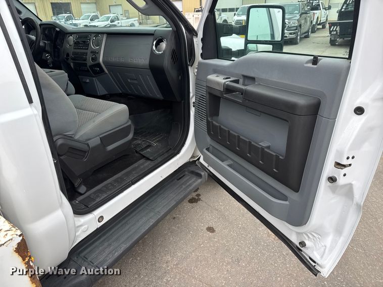 image for item ET1640 2013 Ford F550 utility / service truck