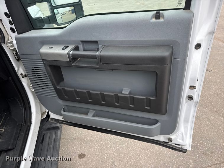 image for item ET1640 2013 Ford F550 utility / service truck