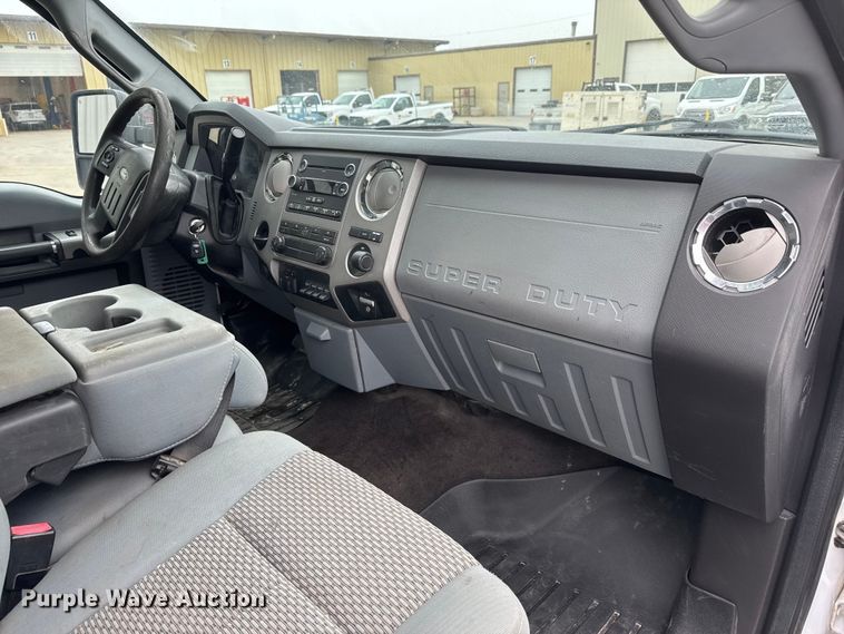 image for item ET1640 2013 Ford F550 utility / service truck