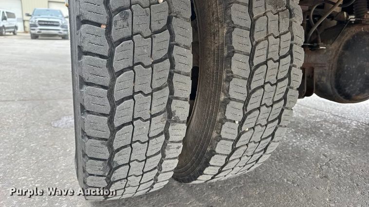 image for item ET1640 2013 Ford F550 utility / service truck