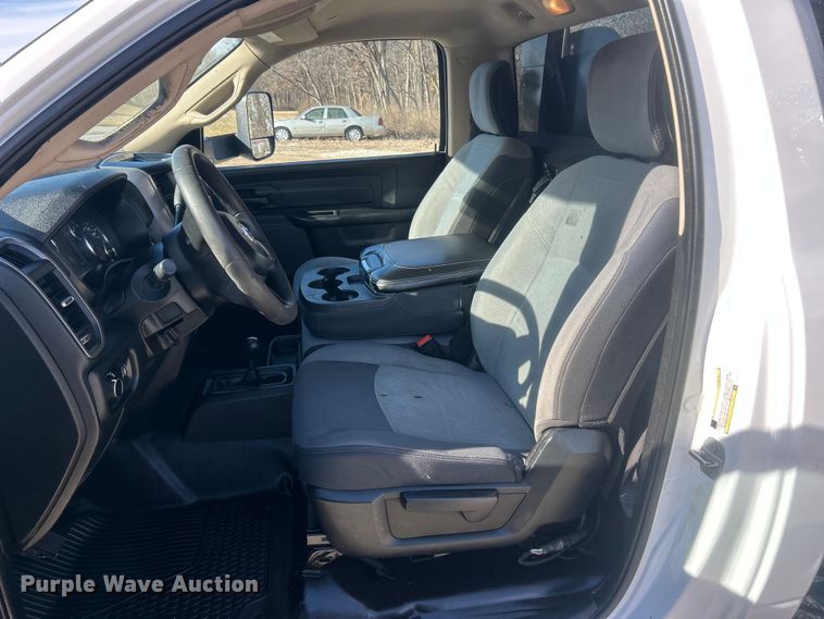 image for item ET6880 2019 RAM 5500HD dump truck