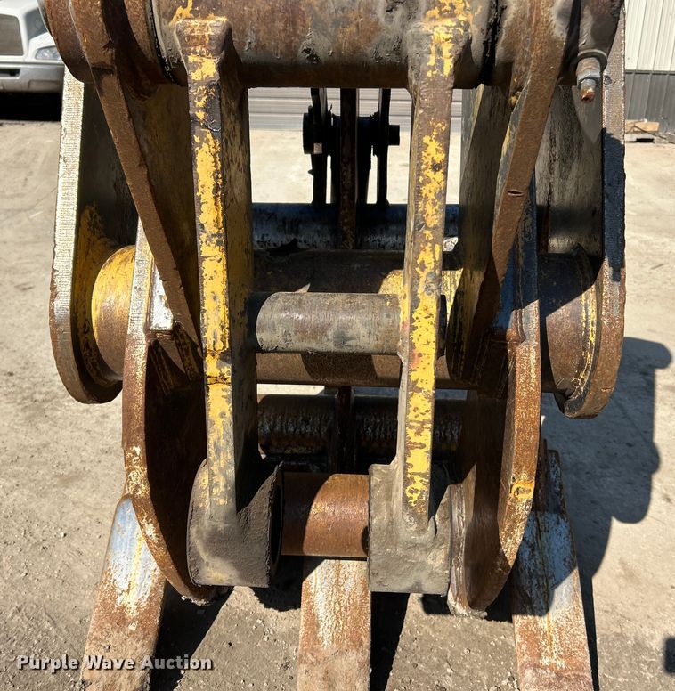 image for item ET6967 Rayco MA3200  excavator grapple