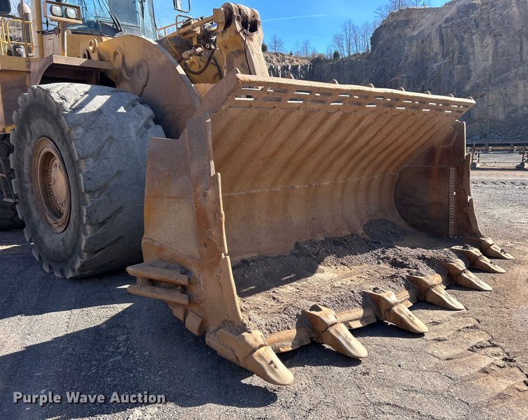 image for item ET6976 2001 Caterpillar 990 wheel loader