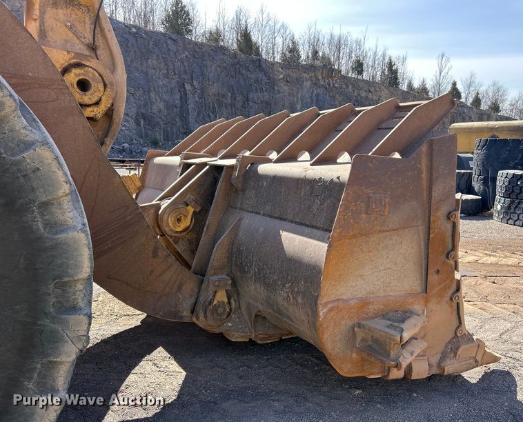 image for item ET6976 2001 Caterpillar 990 wheel loader
