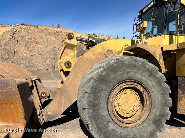 image for item ET6976 2001 Caterpillar 990 wheel loader
