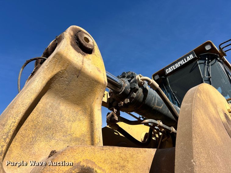 image for item ET6976 2001 Caterpillar 990 wheel loader
